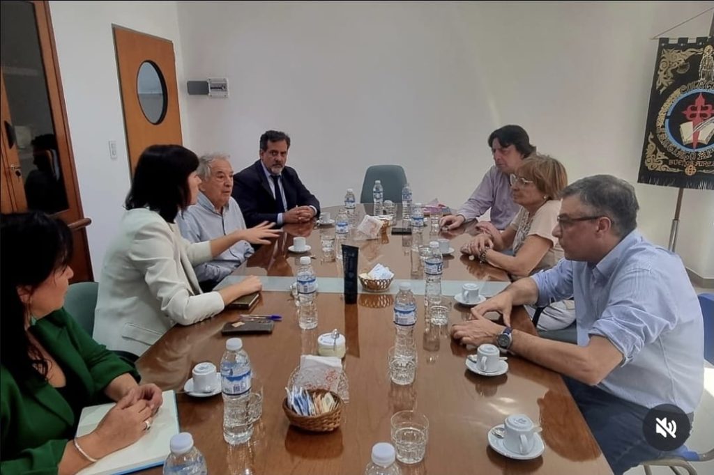 Reunión de trabajo del equipo del colegio
